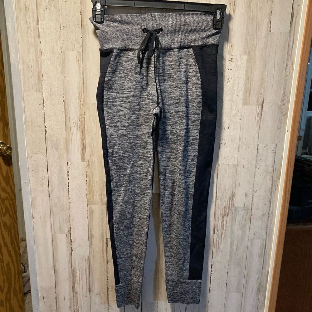 Pants leggings by pink Active size medium￼
